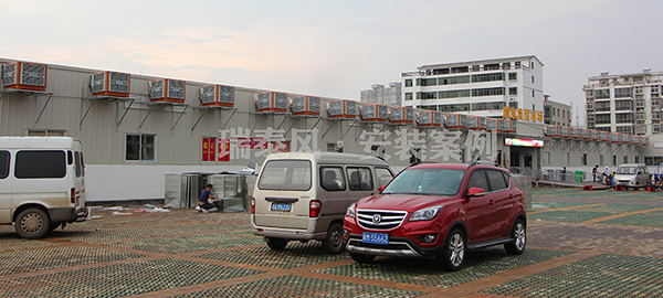 菜市場該如何通風(fēng)降溫呢？瑞泰風(fēng)環(huán)?？照{(diào)為居民買菜送清涼